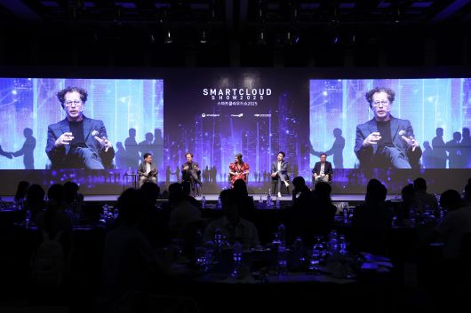 (왼쪽부터) 윤성로 서울대 전기정보공학부 교수, 켄 골드버그 UC버클리 AI 연구소 위원장, 도나 사르카르 마이크로소프트 AI&코파일럿 확산 책임자, 데이비드 챈 에코백스 로보틱스 최고경영자(CEO), 장병탁 서울대 AI연구원장(K-휴머노이드 연합 위원장)이 27일 서울 소공동 웨스틴조선호텔에서 열린 ‘스마트클라우드쇼 2025’ 패널토의에 참석한 모습./조선비즈