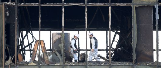 2025년 2월 16일 부산 기장군 반얀트리 호텔 신축 공사장 화재 현장에서 경찰과 과학수사대 화재감식팀, 소방 당국, 국립과학수사연구원, 국립재난안전원 등 관계자들이 합동 감식을 준비하고 있다. 2월 14일 오전 이곳에서 발생한 화재로 작업자 6명이 목숨을 잃었다. / 뉴스1