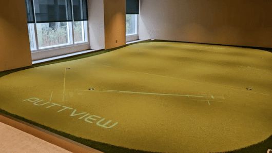 웨스틴 서울 파르나스 피트니스 클럽 내부에 있는 골프 퍼팅 연습실 모습. /정재훤 기자