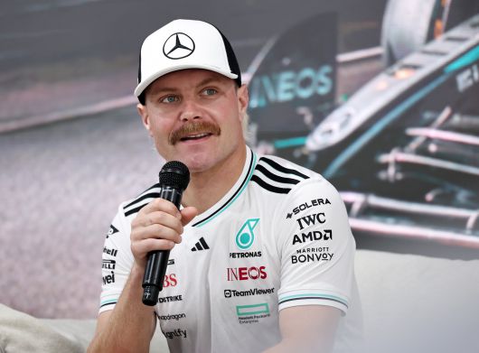 메르세데스-AMG 페트로나스 소속 F1 드라이버 발테리 보타스가 12일 오후 경기 용인 에버랜드 AMG 스피드웨이에서 열린 ‘피치스 런 유니버스 2025‘ 프레스컨퍼런스에서 소회를 밝히고 있다. /뉴스1