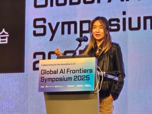 최예진 스탠퍼드대 교수가 27일 오전 서울 용산 드래곤시티에서 열린 AI 프론티어 국제 심포지엄 2025에서 기조 강연을 하고 있다./윤예원 기자