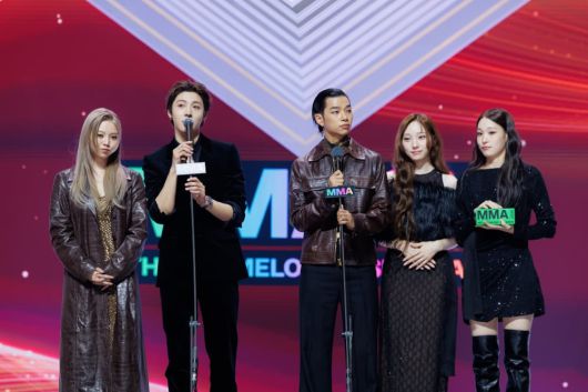 20일 서울 고척스카이돔에서 열린 '2025 멜론뮤직어워드(MMA2025)'에서 올데이 프로젝트가 수상 소감을 말하고 있다. / 멜론 제공