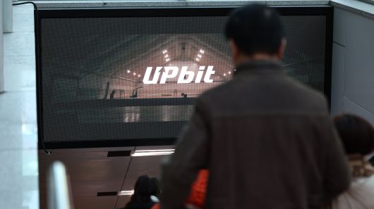 서울 시내 한 지하철역에 설치된 업비트 광고. /뉴스1