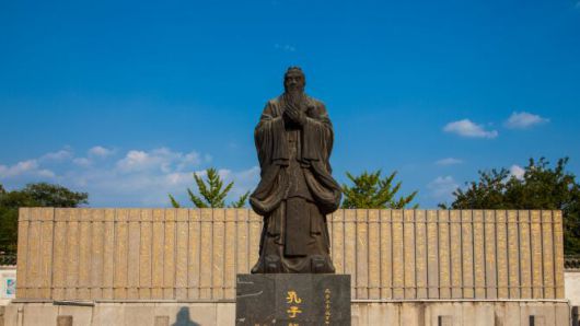 중국 춘추시대 유학자인 유교창시자 공자 동상. /바이두