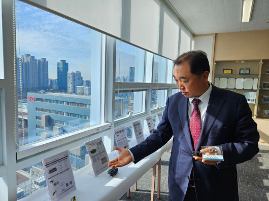 민동욱 엠씨넥스 대표이사가 지난달 22일 인천 연수구 엠씨넥스 본사에서 조선비즈와 인터뷰하고 있다./전병수 기자