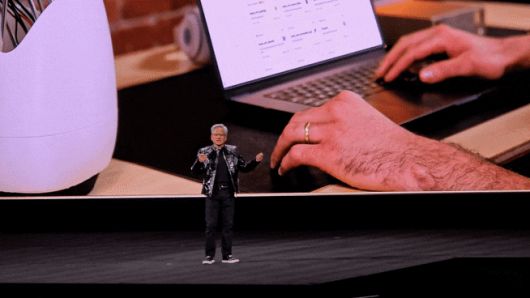 젠슨 황 엔비디아 최고경영자(CEO)가 5일(현지시각) 미국 라스베이거스 퐁텐블로 호텔에서 열린 ‘엔비디아 CES 2026 라이브’에서 특별 연설을 진행하고 있다./라스베이거스=정두용 기자