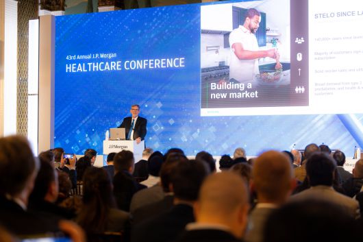 JP모건이 지난해 1월 미국 샌프란시스코에서 개최한 'JP모건 헬스케어 콘퍼런스' 발표 무대./JP모건 제공