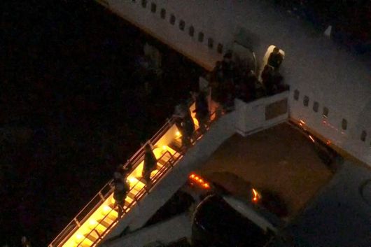 니콜라스 마두로 베네수엘라 대통령이 3일 미국 뉴욕주 뉴버그 스튜어트 주방위군 기지에서 맨해튼 연방 법원으로 이동하고 있다. /연합뉴스