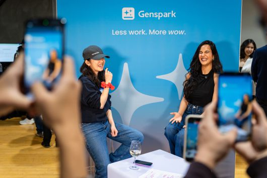 2025년 11월 20일 젠스파크는 기업용 에이전트 제품인 '올인원 워크스페이스(All-in-one Workspace)'도 출시하고 이를 소개하는 오프라인 행사를 열었다. / 젠스파크