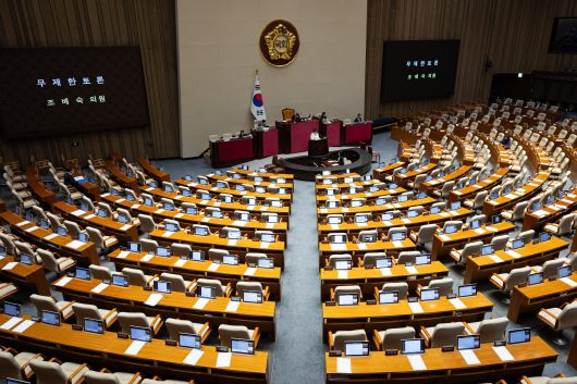 지난해 국회 본회의에서 상법 일부개정법률안에 대한 무제한 토론(필리버스터)이 이뤄진 모습./뉴스1