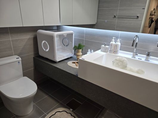 서울 용산구에 위치한 SK에코플랜트의 드파인 연희 견본주택에서 '펫테리어'를 선보이고 있다. 욕실에 욕조 대신 반려동물 전용 세면대를 설치했다. /김유진 기자