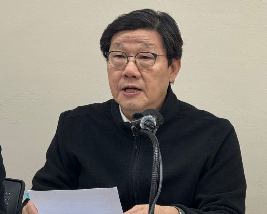 노연홍 ‘산업 발전을 위한 약가제도 개편 비상대책위원회’ 위원장(한국제약바이오협회장)이 지난 22일 경기 화성시 향남제약공단 한국제약협동조합 회의실에서 ‘노사 현장 간담회’를 열고 발언하고 있다./화성=박수현 기자