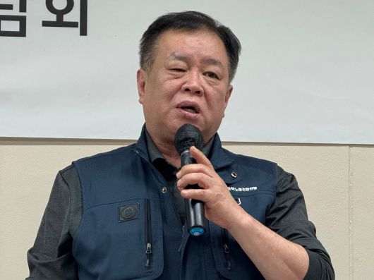 오상준 동광제약 노동조합위원장이 지난 22일 경기 화성시 향남제약공단 한국제약협동조합 회의실에서 ‘노사 현장 간담회’를 열고 발언하고 있다./화성=박수현 기자
