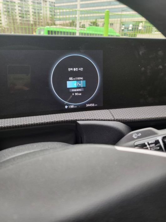 충전되는 동안 확인 할 수 있다/사진=조은비 기자