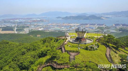 광양 구봉산 전망대는 순천, 여수, 하동, 남해까지 광양만의 풍경을 조망할 수 있는 일출, 일몰 명소다. 사진=전남도