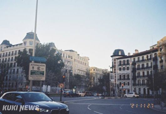 필름카메라로 찍은 사진. 코로나19를 거치며 수입량이 줄어든 탓에 한 통에 3000원대이던 필름 가격은 현재 1만7000원대로 수직 상승했다. 사진=유민지 기자