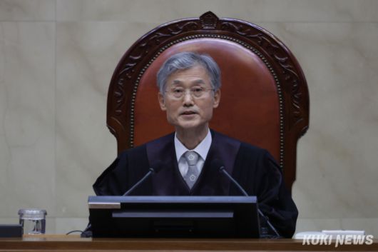 조희대 대법원장이 1일 오후 더불어민주당 이재명 대선 후보의 공직선거법 사건 전원합의체 선고를 진행하고 있다. 사진공동취재단