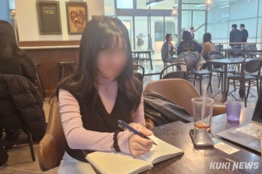 졸업 후 HSK 6급 자격증 준비와 백화점 아르바이트를 병행하고 있는 고명주씨. 이가을 쿠키청년기자