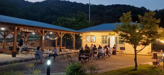 관람객들이 즐겨찾는 테마촌 전경, 경북도 제공.