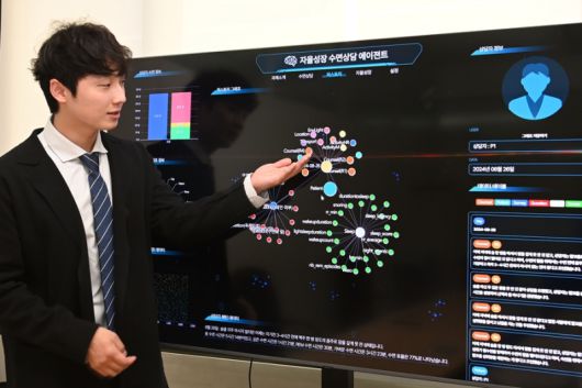 자율성장형 수면상담 AI 에이전트 기술을 설명하는 ETRI 연구진. ETRI