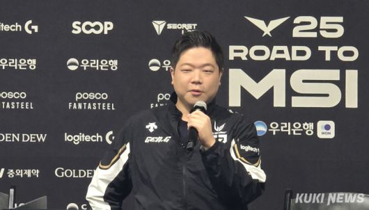 김정수 감독이 13일 오후 5시 부산 사직실내체육관에서 ‘2025 LCK 로드 투 MSI’ 3라운드 한화생명과 경기하기 전 인터뷰하고 있다. 김영건 기자