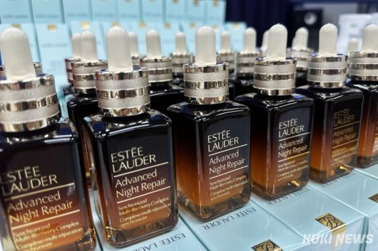 특허청 상표특별사법경찰 압수한 짝퉁 에스티로더 미맥화장품. 사진=이재형 기자