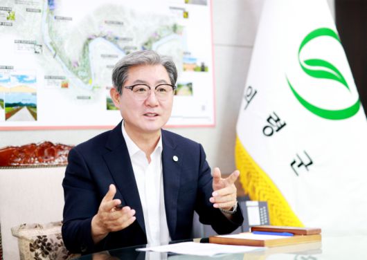 '변화의 시작, 더 살기 좋은 의령'을 기치로 내건 민선 8기 의령군 오태완호가 출범 3주년을 맞았다.