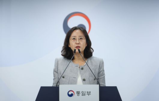 장윤정 통일부 부대변인이 18일 서울 종로구 정부서울청사에서 정례 브리핑을 하고 있다. 연합뉴스