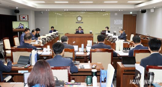 충남도의회 교육위원회는 18일 열린 제360회 임시회 제2차 회의에서 충남교육청의 2025년도 주요업무 추진 상황을 청취하고, 조례안을 심의했다.