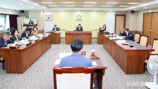 충남도의회 행정문화위원회는 21일 열린 제360회 임시회 제2차 회의에서 대변인실, 청년정책관, 감사위원회 소관 ‘2025년 주요업무 추진상황’에 대한 보고를 받았다.