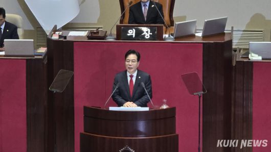 송언석 국민의힘 원내대표가 10일 국회 본회의장에서 교섭단체대표연설을 진행하면서 더불어민주당 의원의 발언에 반박하고 있다. 임현범 기자