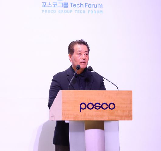지난달 18일 포스텍에서 열린 2025년 포스코그룹 테크포럼에서 장인화 포스코그룹 회장이 개회사를 하고 있다. 포스코홀딩스 제공