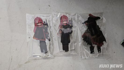 5일 서울 동대문디지털프라자(DDP)에서 열린 인디게임 페스티벌 ‘비버롹스 2025’의 산나비 굿즈. 송한석 기자