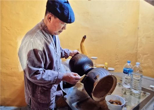 오경식(1947년생) 장인이 전남도 무형유산 ‘악기장’ 보유자로 인정됐다. /전남도