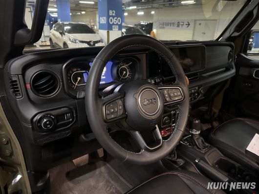 지프 ‘랭글러 루비콘 41 에디션’ 실내 모습. 송민재 기자