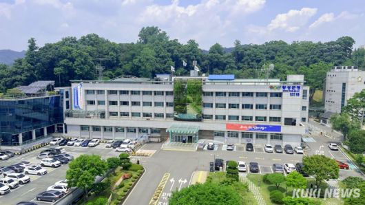 재원횡성군민회가 지난 9일 원주 아모르 컨벤션에서 열린 신년교례회에서 상수원보호구역 갈등 문제 등 원주시·횡성군 양 시군의 공동 번영을 저해하는 현안 해결을 위해 원주시와 횡성군에 ‘지역현안 소통협의회(가칭)’ 구성을 공식 제안했다. 횡성군청. 횡성군 제공