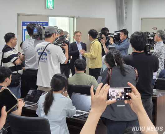 국토교통부 항공‧철도사고조사위원회는 2025년 7월 19일 오후 권진희 위원장 등이 참석한 가운데 무안국제공항에서 기자회견을 열고 조사 결과를 발표하기로 했지만, 졸속 조사를 비판하는 유가족들의 반발로 무산됐다. /신영삼 기자