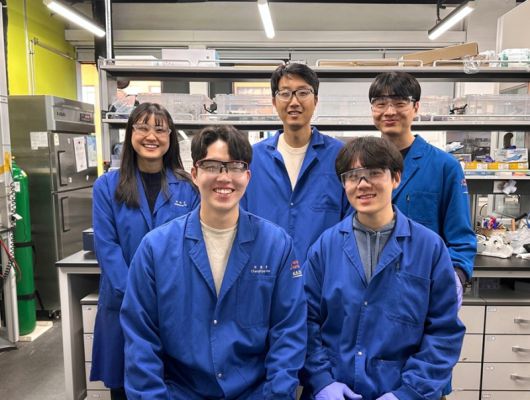 (앞줄 왼쪽부터)KAIST 주창현 공동 1저자, 연성범 공동 1저자 (뒷줄 왼쪽부터)하재영, 조힘찬 교수, 장재동. KAIST