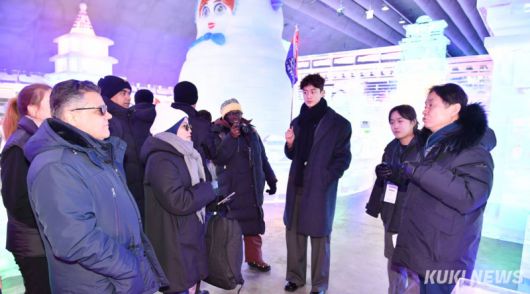 주한 외교관들로 구성된 외교 사절단이 지난 13일 화천산천어축제장을 방문해 K-윈터 페스티벌의 진수를 만끽했다(화천군 제공)