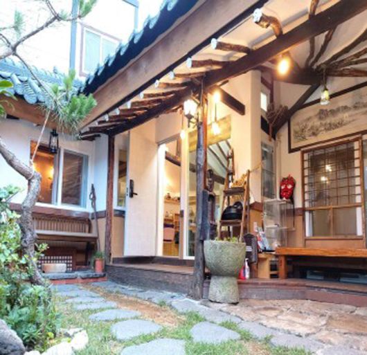 북교동 143-2번지 가옥은 1920년에 건립돼 100여년 역사의 서민 한옥으로, 근대기 목포 시민들의 일상적인 주거 문화를 보여주는 대표적인 사례다.