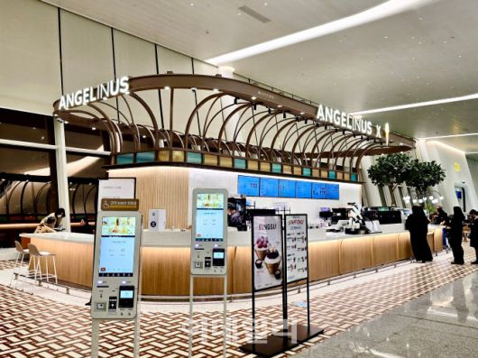 인천공항 T2 A/S 3층에 엔제리너스와 젤씨네가 함께 운영하는 복합 매장을 오픈했다. 롯데GRS 제공