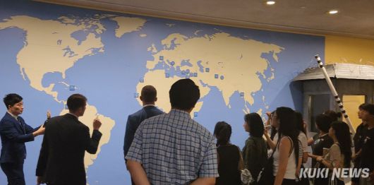 강릉시가 2026년 교육발전특구 시범사업 3차년도를 맞아 아이와 부모가 일상에서 변화를 체감할 수 있는 교육발전특구 핵심 정책을 본격 추진, 명품 교육도시로의 도약에 탄력을 받고 있다. GYL 교류 모습. 강릉시 제공