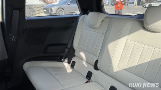 더 뉴 올-일렉트릭 MINI 쿠퍼 SE 2열의 모습. 김수지 기자