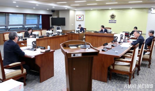 충남도의회 행정문화위원회는 21일 충남도 자치안전실, 자치경찰위원회 소관 조례안 심사와 2026년 주요업무계획 보고를 청취했다.