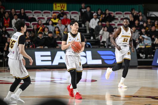 LG는 21일 창원체육관에서 열린 2025-2026 동아시아슈퍼리그 홈경기에서 일본 알바크 도쿄에 패했다. EASL 제공