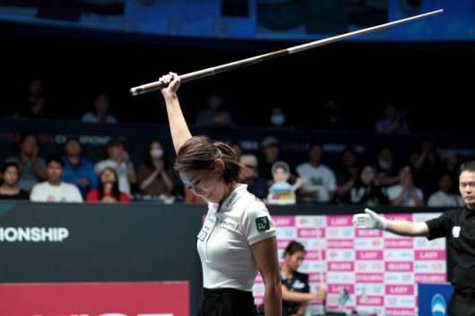 하나카드 김가영이 PBA 팀리그 파이널 MVP를 수상했다. PBA 제공