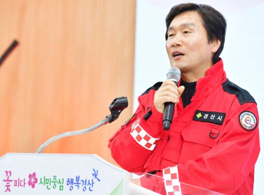 ‘산불 ZERO·산불 OUT’ 결의대회에서 조현일 경산시장이 산불 예방의 중요성을 강조하고 있다. 경산시청 제공