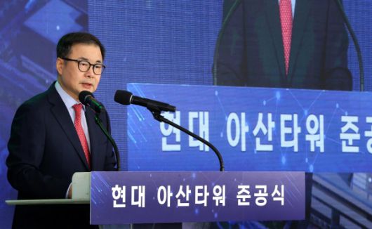 조재천 현대엘리베이터 대표이사가 21일 오후 현대엘리베이터 충주 본사에서 진행된 ‘현대 아산타워’ 준공식에서 환영사를 하고 있다. [사진=현대엘리베이터]