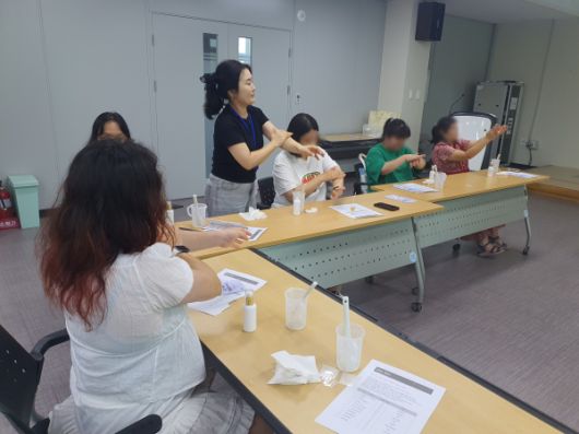 천연 화장품 만들기 체험 프로그램 활동 사진 [사진=광주광역시 광산구]