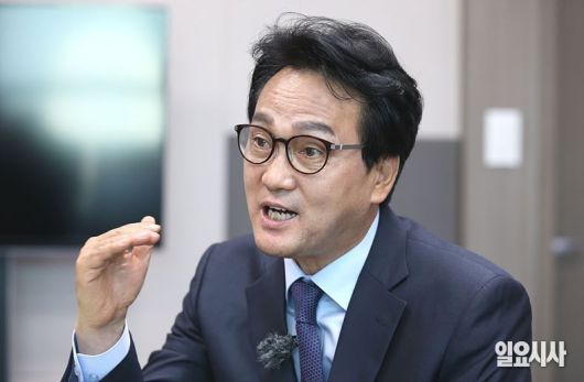 답변하는 안민석 더불어민주당 의원 ⓒ박성원 기자